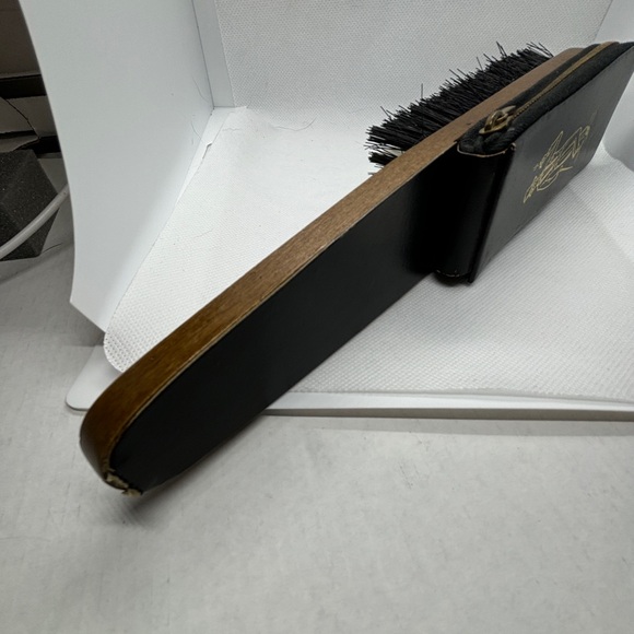 Vintage Gentleman Brush and Manicure Set Built In Zip Around Closure Leather - Picture 4 of 11